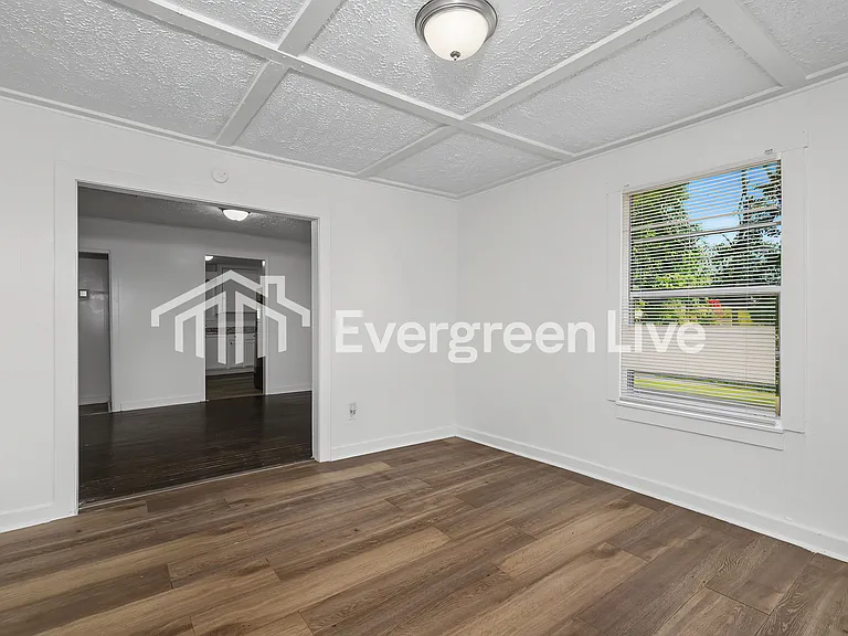 425 Lenard Ave — Photo 13