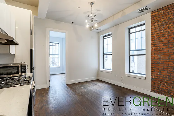 Rented by ERNY LLC | media 9