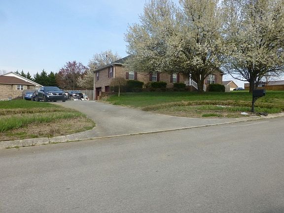 3rd image of 302 S Coleman Dr