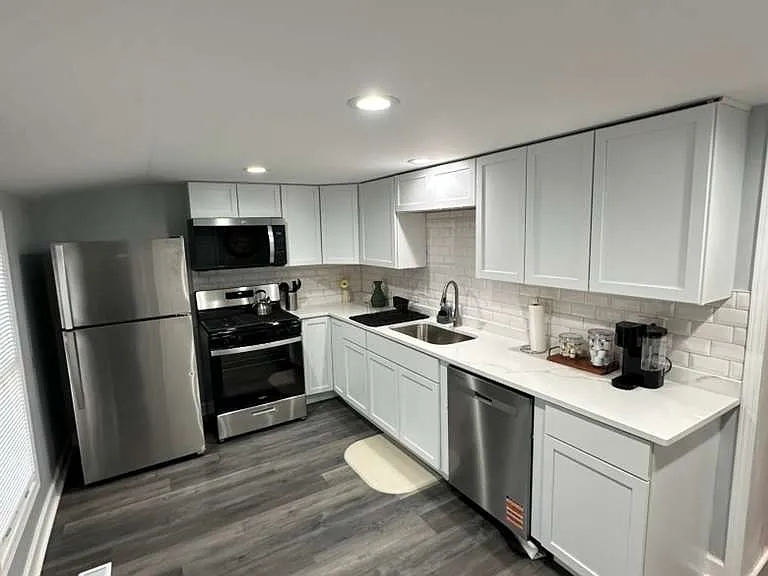 2632 Kenilworth Ave — Photo 10