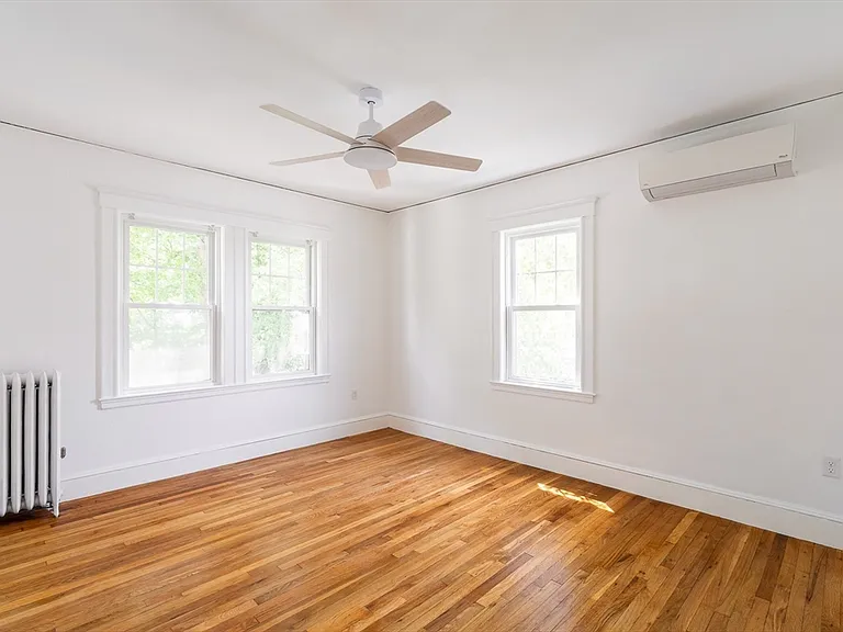 8-10 York Ave #10 — Photo 11