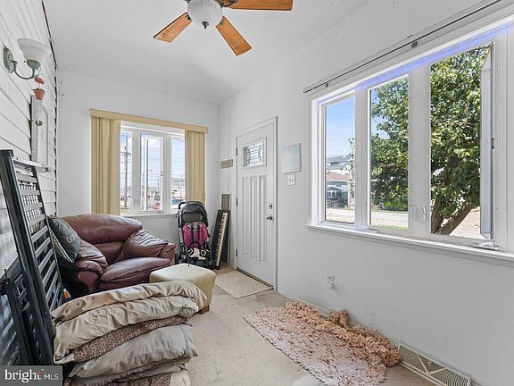 5th image of 238 W Wildwood Ave #240