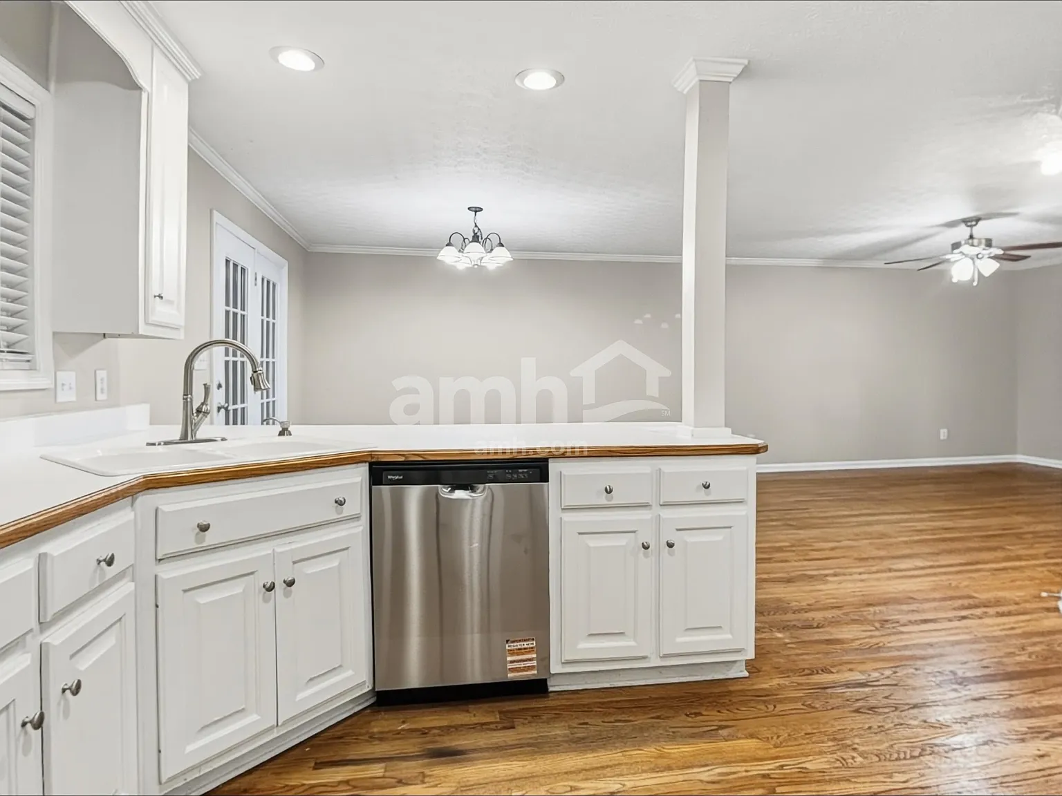 3 bed, 2.0 bath, 2348 sqft, $2,420 — Photo 3