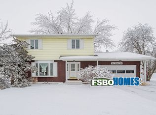 624 W Price St, Eldridge, IA 52748
