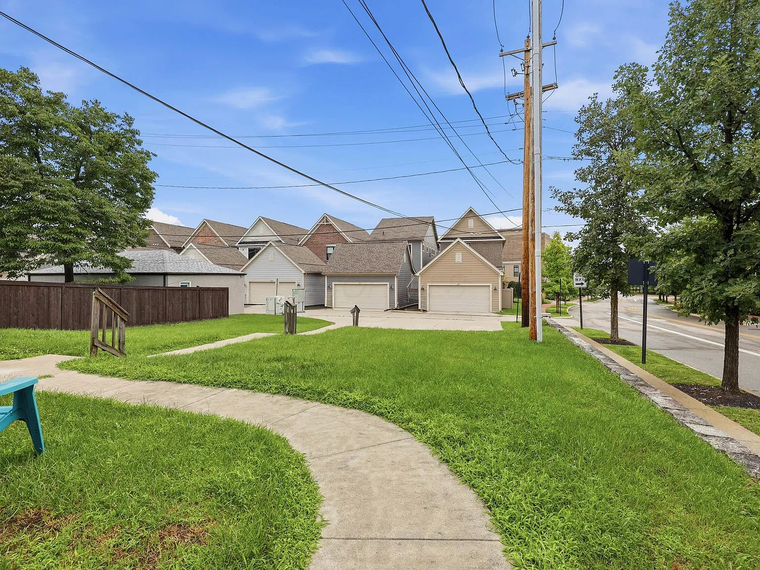 1 bed, 1.0 bath, 3840 sqft, $1,000 — Photo 3
