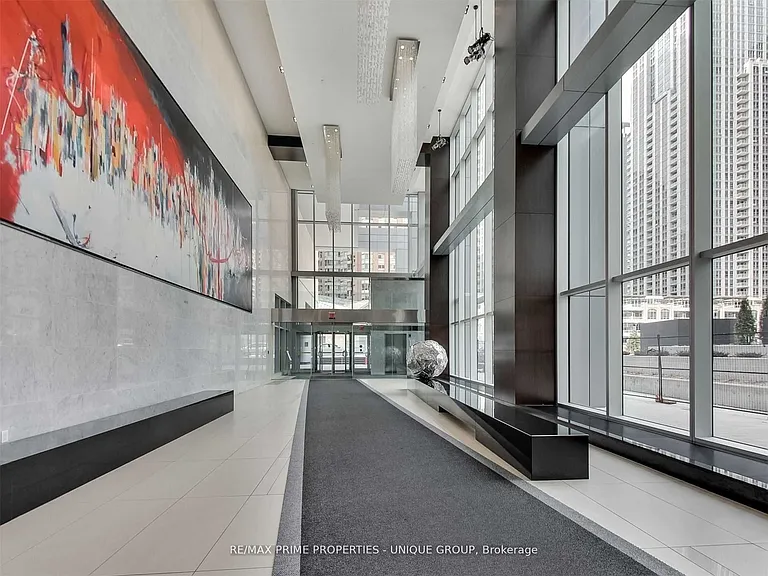 386 Yonge St #4101 — Photo 16