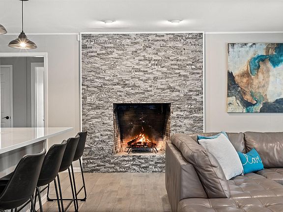 2nd image of 35 Presidio Rd