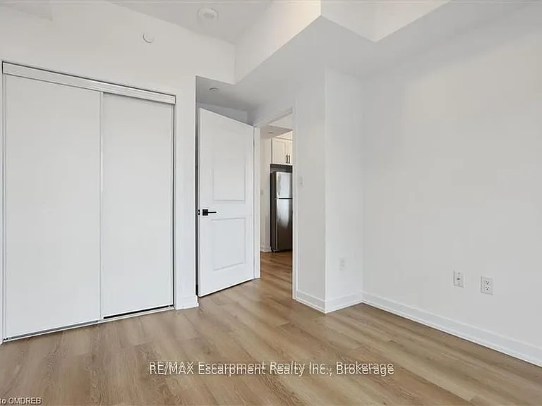 470 Dundas St E #423 — Photo 8