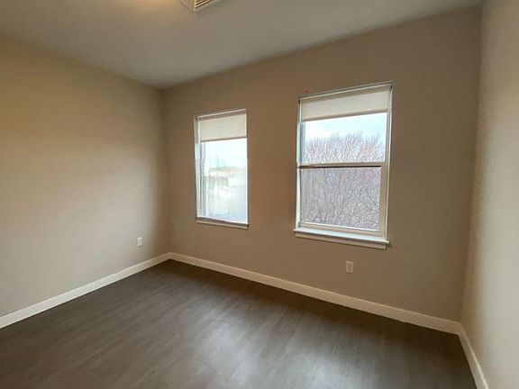 3rd image of 2300 Bridge St #504