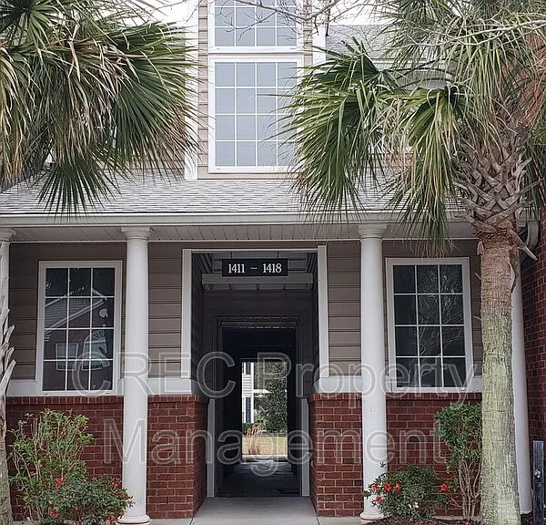 1415 Belcourt Ln — Photo 2