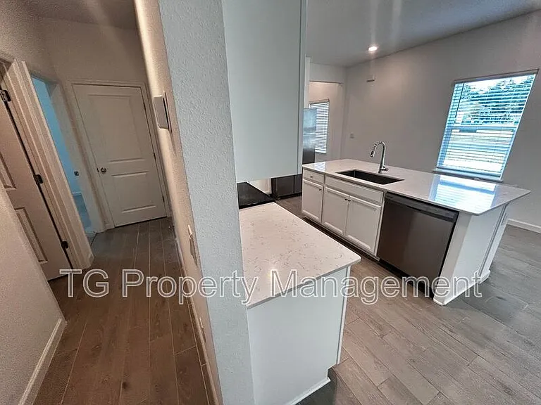 23 Lake Sinclair St — Photo 17