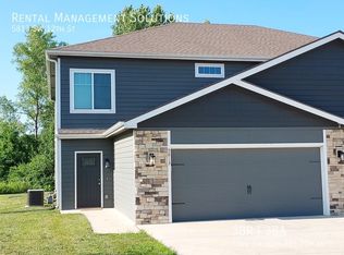 5813 SW 12th St, Topeka, KS 66604