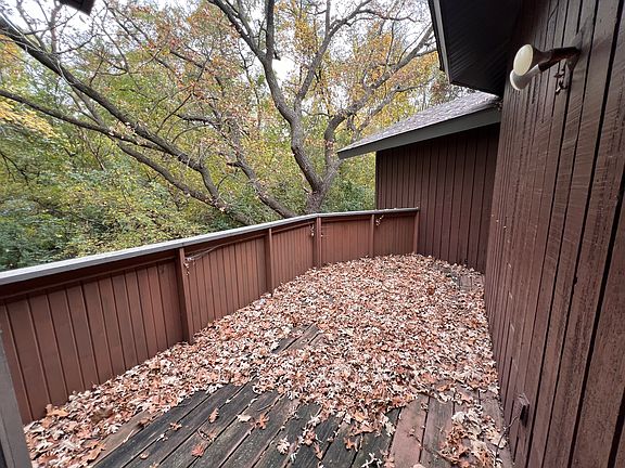 3rd image of 1514 N Timber Rdg NE
