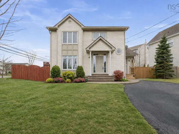 4 Stone Gate Ct, Halifax, NS B2X 3T2