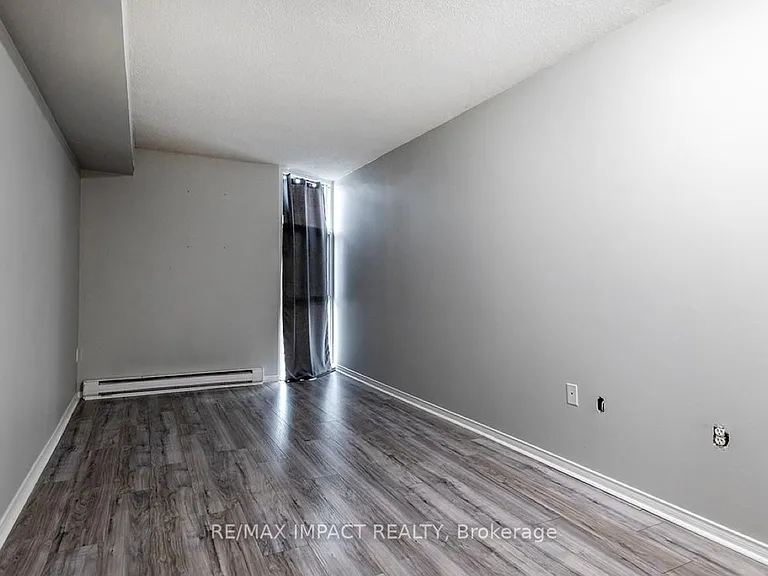 454 Centre St S #108 — Photo 12