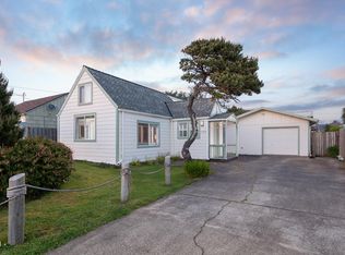 1127 SW Elizabeth St, Newport, OR 97365