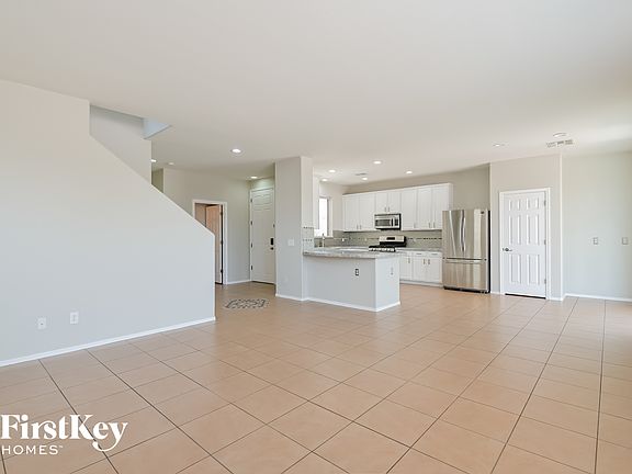 4th image of 4726 W Lindenthal Ln