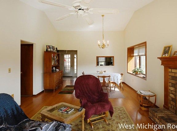 5th image of 3424 Eagle Circle Ct NE #21