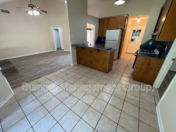 5th image of 555 Cowan Rd