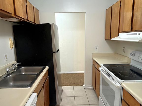 4th image of 1315 Airport Dr APT B02