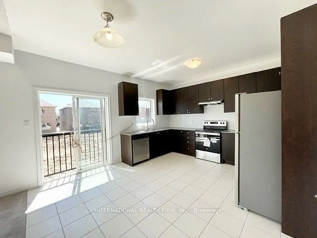 240 Ridley Cres — Photo 9