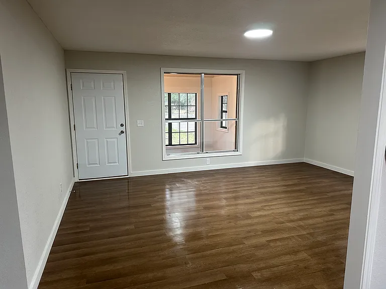 1002 Snowden Dr — Photo 5