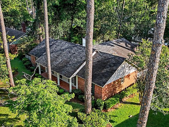 3rd image of 2322 Meadowbrook Ln