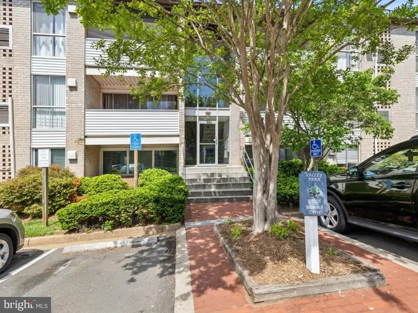 5608 Bismach Dr APT 103, Alexandria, VA 22312