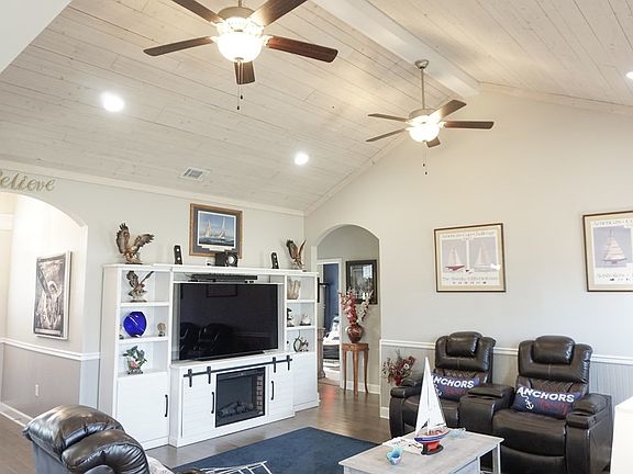 5th image of 3942 Karaline Cir