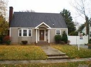 501 Archer St, Freeport, NY 11520