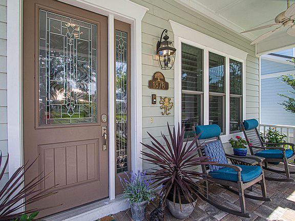 2nd image of 1878 Amelia Oaks Dr