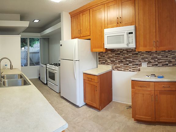 2nd image of 13818 Burbank Blvd