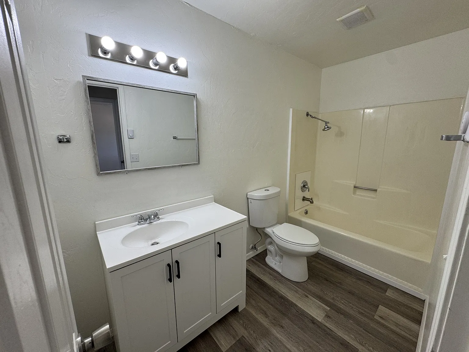 2996 North Truwood Drive - C — Photo 4