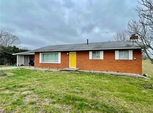 1603 New England Ridge Rd, Washington, WV 26181