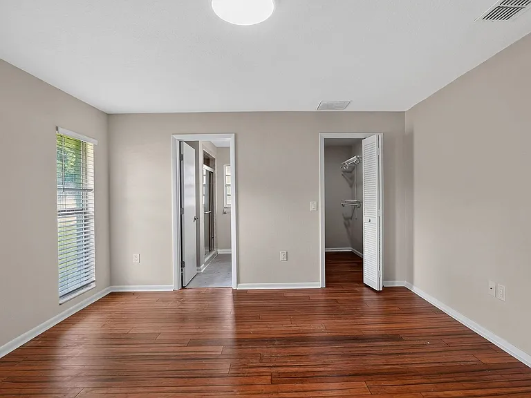 1201 Burlington Ct — Photo 20
