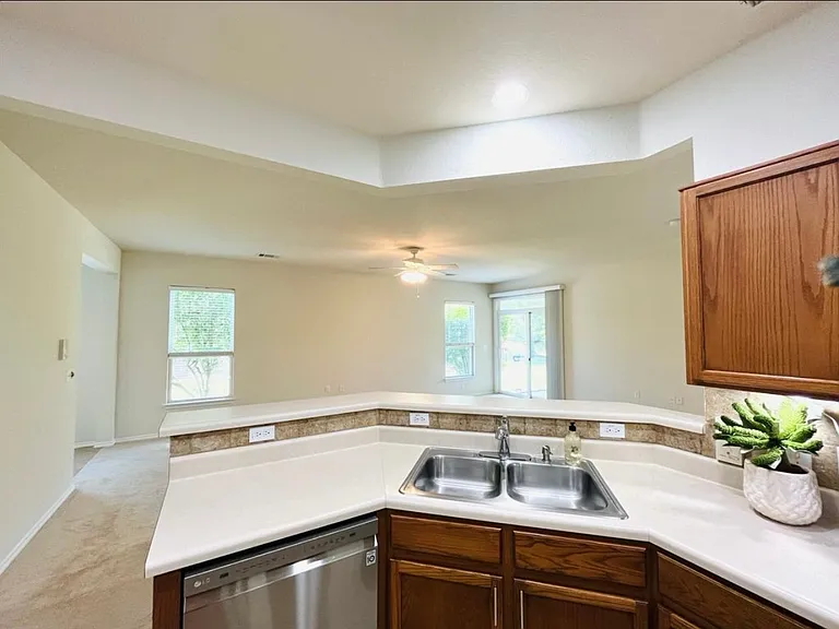 214 Bonham Loop — Photo 2