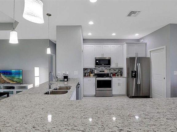 3rd image of 1319 SW 32nd Ter