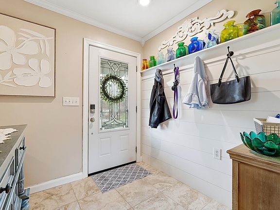 4th image of 564 Fairwood Rd