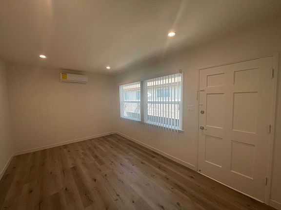 3rd image of 430-434 E Cypress Ave #434-4305