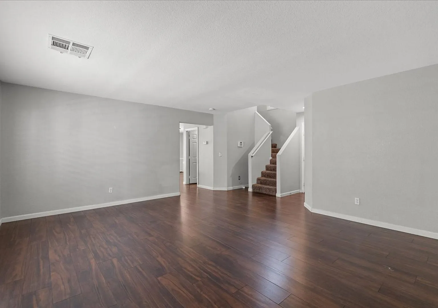 Gorgeous 4 Bedroom Home with Modern Feel in Summerlin — Photo 4