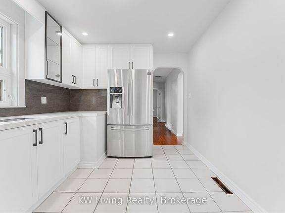 5th image of 26 Garthwood Dr