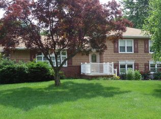 19 Monroe Dr, Poughkeepsie, NY 12601