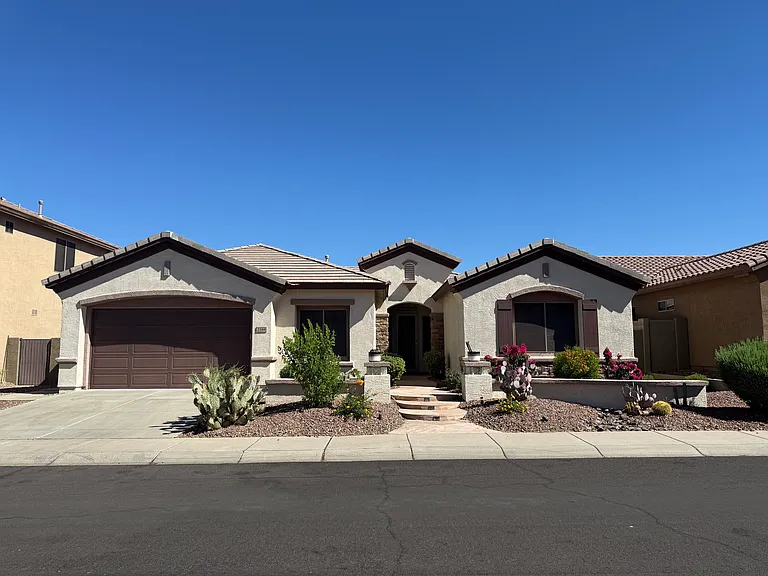 2344 W Clearview Trl — Photo 1