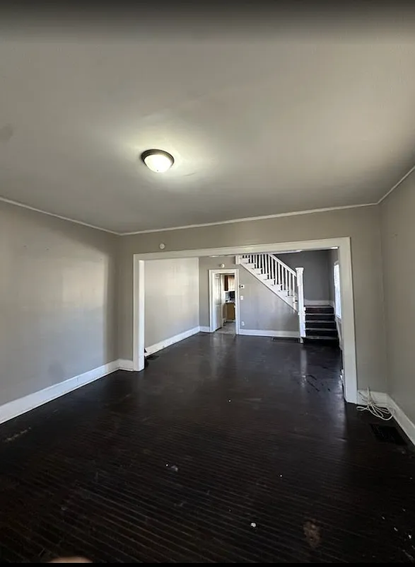 3 bed, 1200 sqft, $1,100 — Photo 2