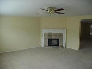 3rd image of 10818 Hillsdale Loop
