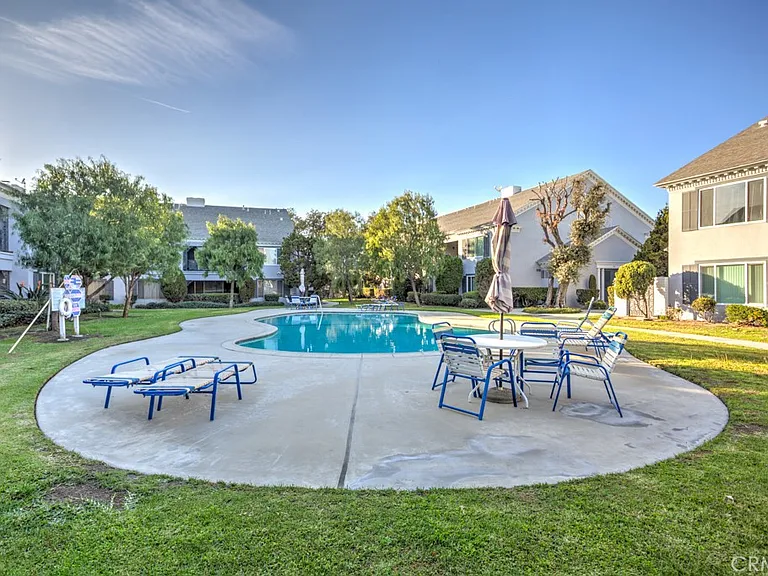 1610 S Pomona Ave #C15 — Photo 35