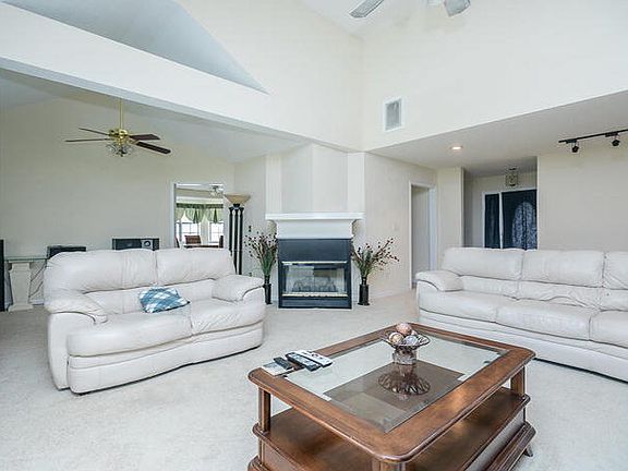 4th image of 54 Scenic Lakes Dr