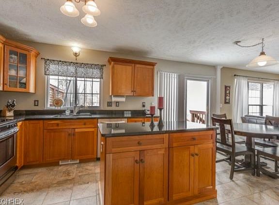 2nd image of 121 Cedar Gln