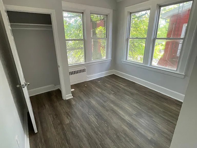 381 Leslie St #2F — Photo 5