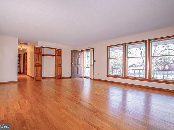4th image of 43543 Bayberry Ct